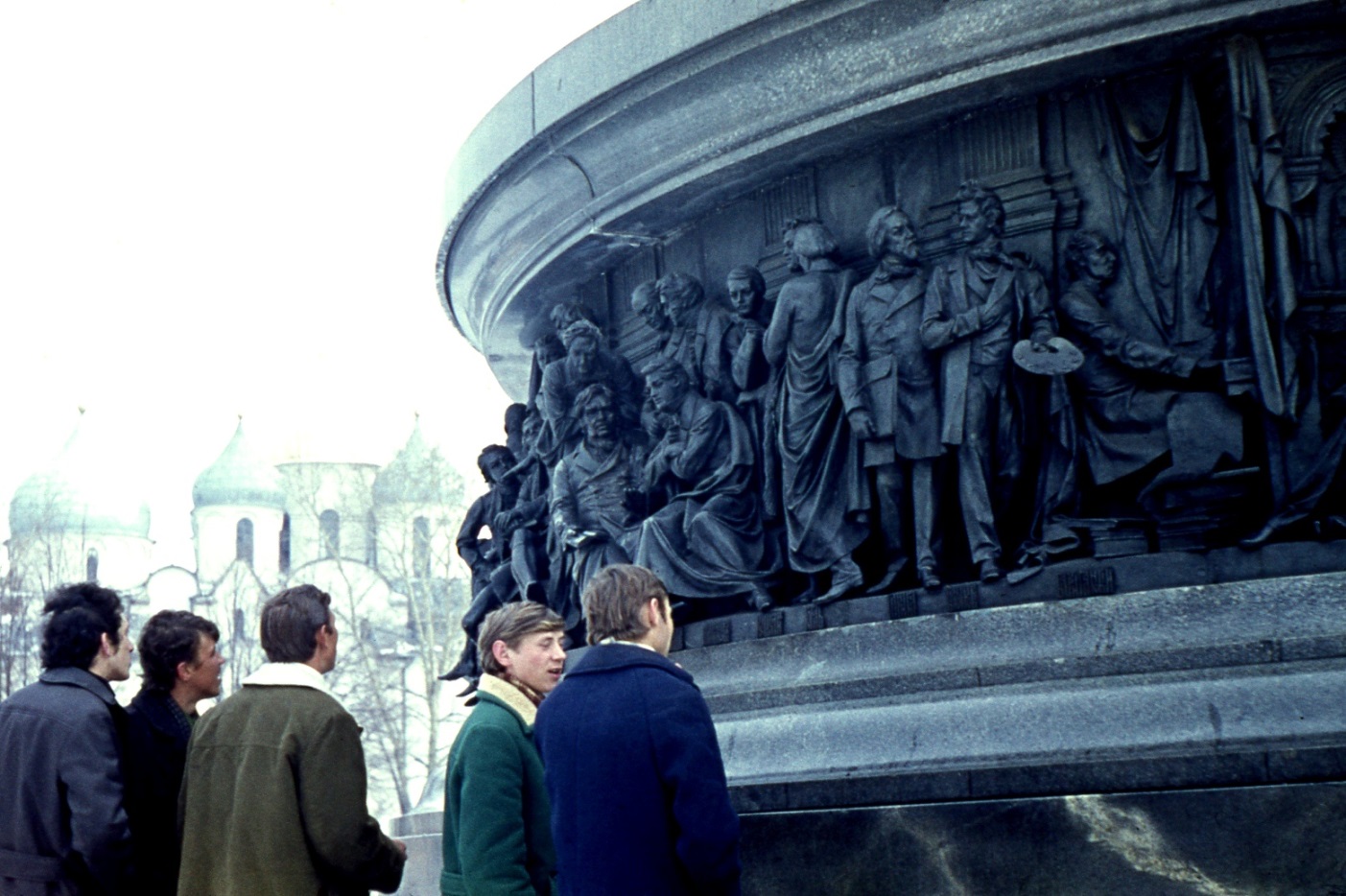 Новгород 1972. Памятник 1000 летию России. Монумент 1000 летия рейха. Религиозное Возрождение 1970х Цыпин. 1000 Летие Новгорода 1959 год.